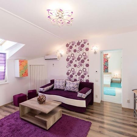 Queen Holiday Apartment Bukarest Exterior foto