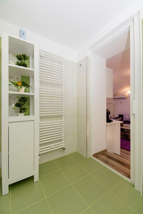 Queen Holiday Apartment Bukarest Exterior foto