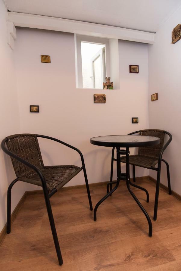 Queen Holiday Apartment Bukarest Exterior foto