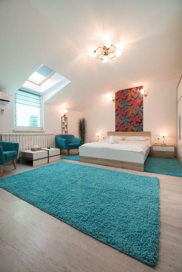 Queen Holiday Apartment Bukarest Exterior foto